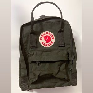 Brand new w/o tags Fjallraven Mini Kanken in Deep Forest. Never used.